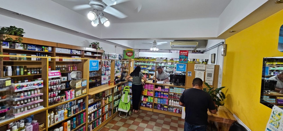 Venta Casa en Pa con 2 Locales comerciales en PB